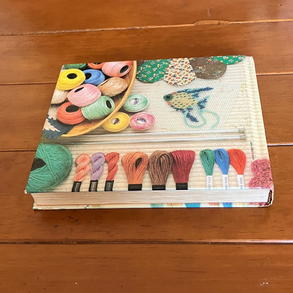 Reader's Digest Complete Guide To Needlework Book - Picture 2 of 2